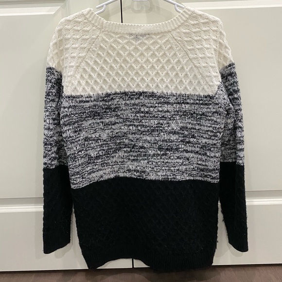 Dynamite Sweater - Picture 2 of 3